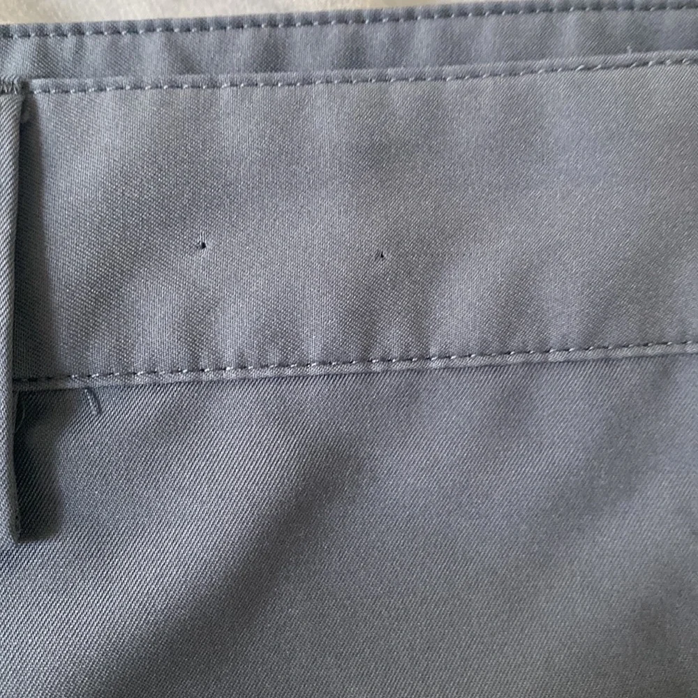 Adidas men knee  golf shorts. - Picture 3 of 3